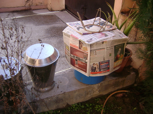 DSC04835-plastic-bucket-sunlight-protection.JPG